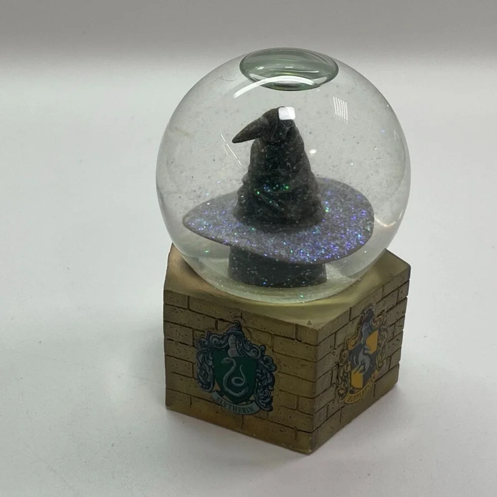 Harry Potter Snow‎ Globe HOGWARTS Sorting Hat